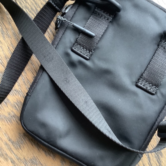 Lululemon Easy Access Crossbody Bag - Picture 4 of 5